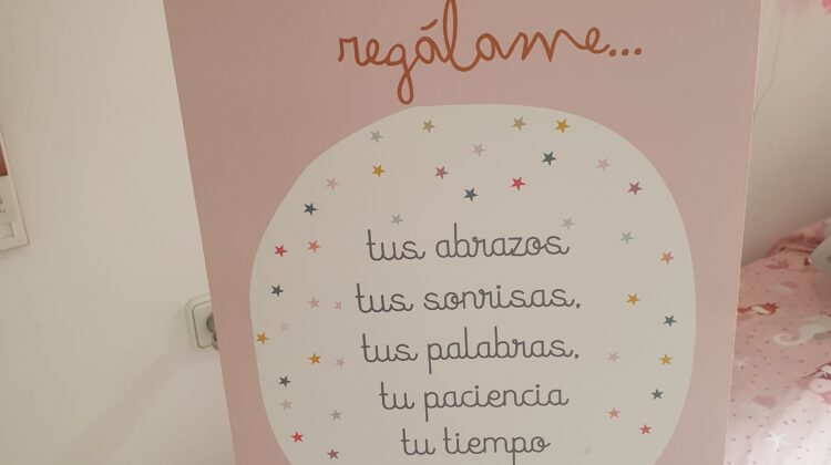 Láminas infantiles combinables y colgadores magnéticos de Haciendo el Indio